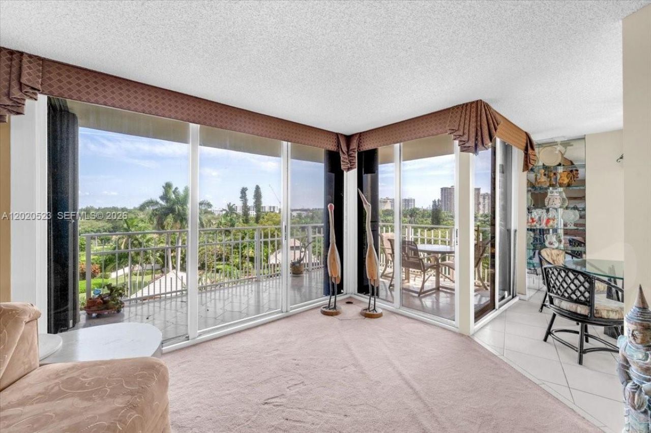 1000 Quayside Ter , Unit 701, Miami, FL 33138 Photo