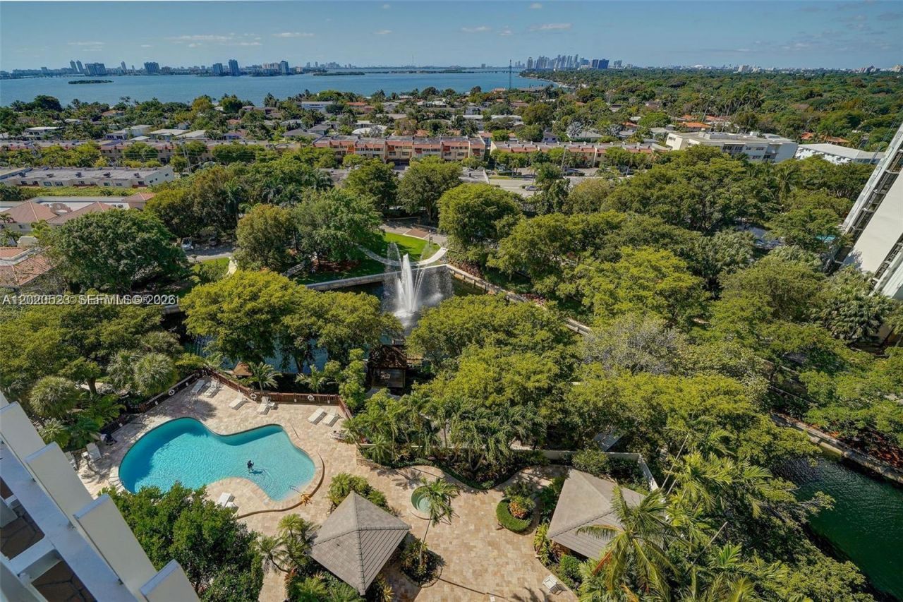 1000 Quayside Ter , Unit 701, Miami, FL 33138 Photo