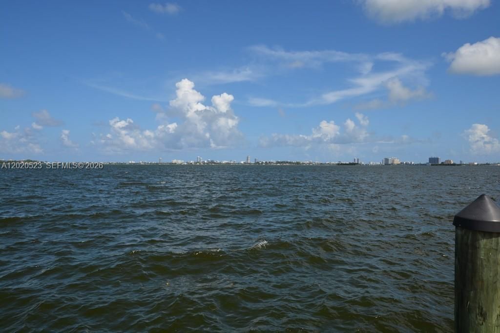 1000 Quayside Ter , Unit 701, Miami, FL 33138 Photo
