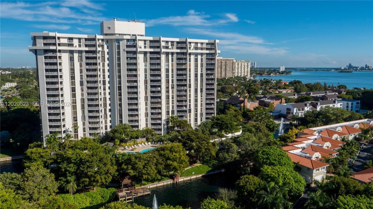 1000 Quayside Ter , Unit 701, Miami, FL 33138 Photo