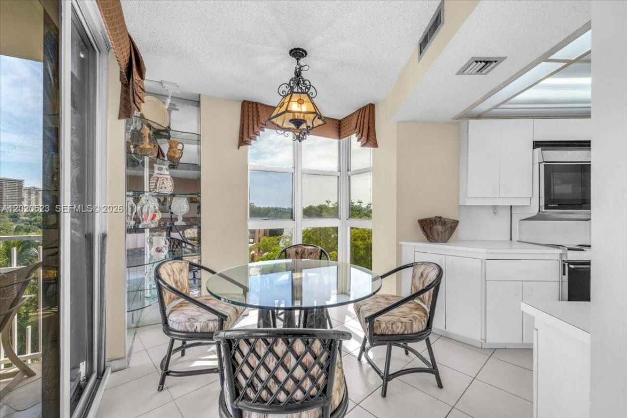 1000 Quayside Ter, Unit 701, Miami, FL 33138 Photo