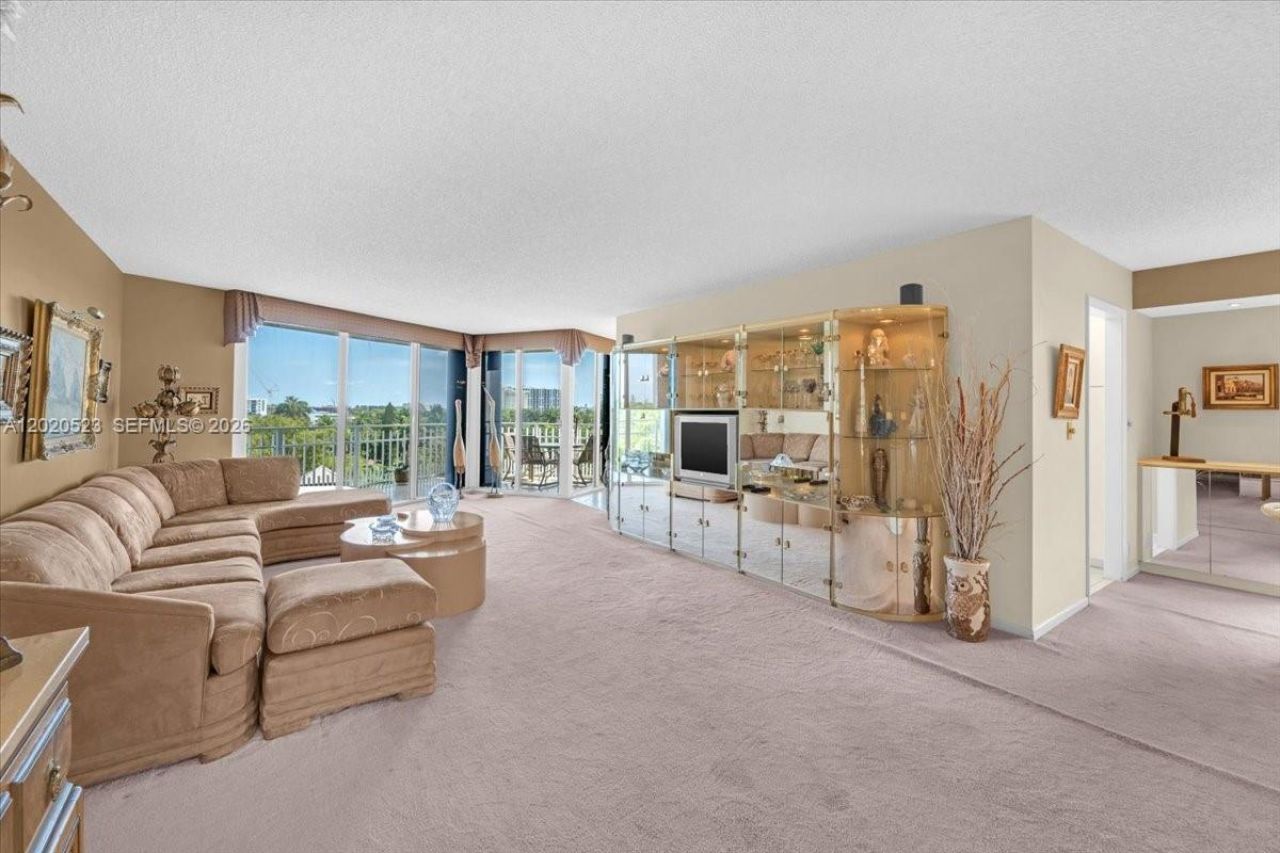 1000 Quayside Ter , Unit 701, Miami, FL 33138 Photo