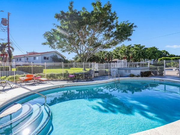 431 W Camino Real, Unit 5, Boca Raton, FL 33432