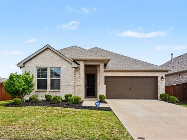 1425 Eclipse Road, Aubrey, TX 76227