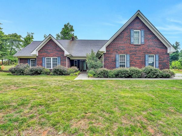 1530 Indian Springs LN, Moneta, VA 24121
