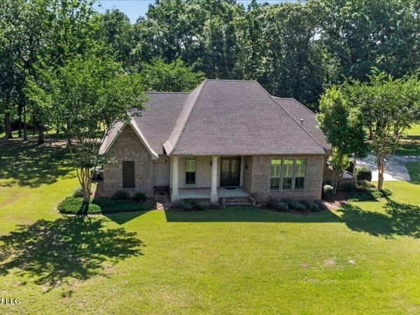 1043 Stonegate Drive, McComb, MS 39648