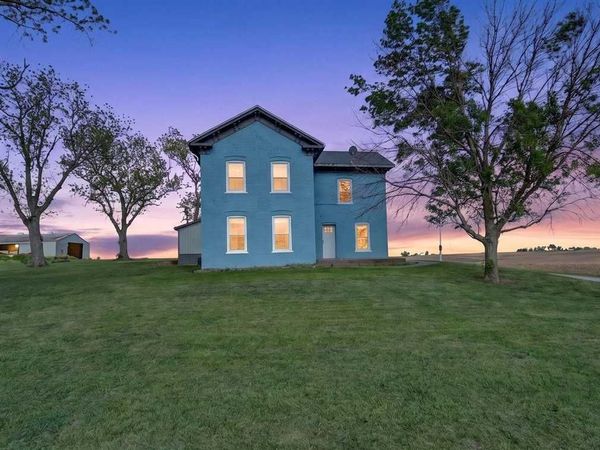 1463 Birkett Ave, West Liberty, IA 52776