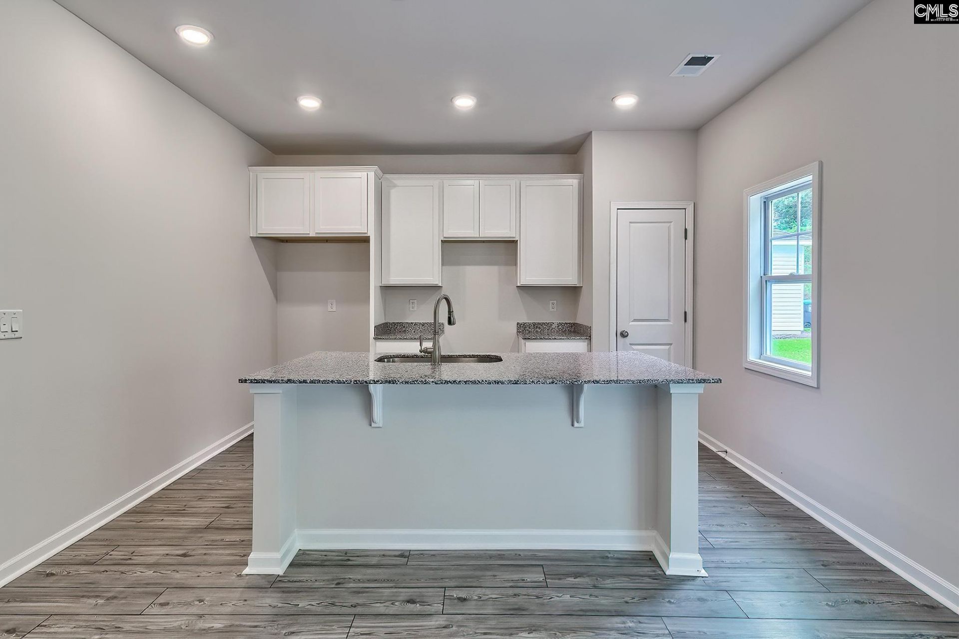 812 Daniel Lake Court  Photo 6