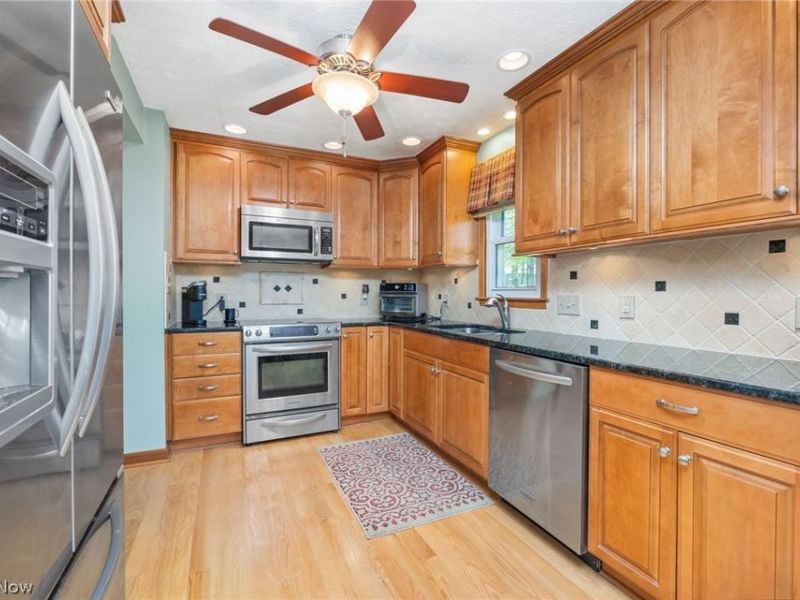 8152 Twin Oaks Drive, Broadview Heights, OH 44147 Photo 4