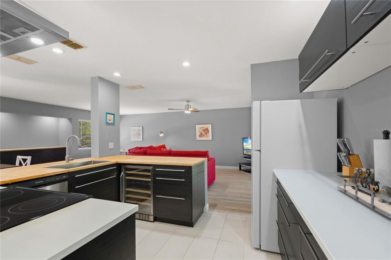2746 Orchid Oaks Drive, Unit 301, Sarasota, FL 34239 Photo