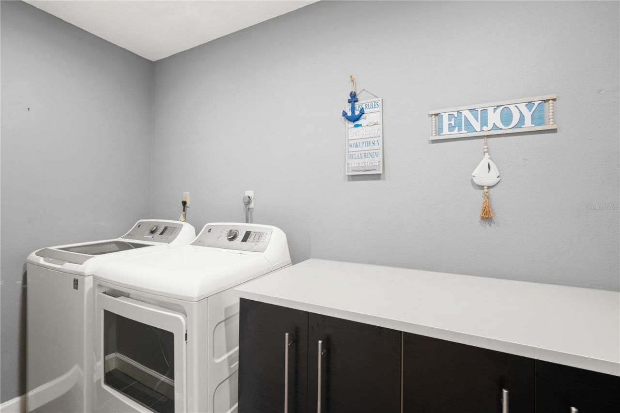 2746 Orchid Oaks Drive, Unit 301, Sarasota, FL 34239 Photo