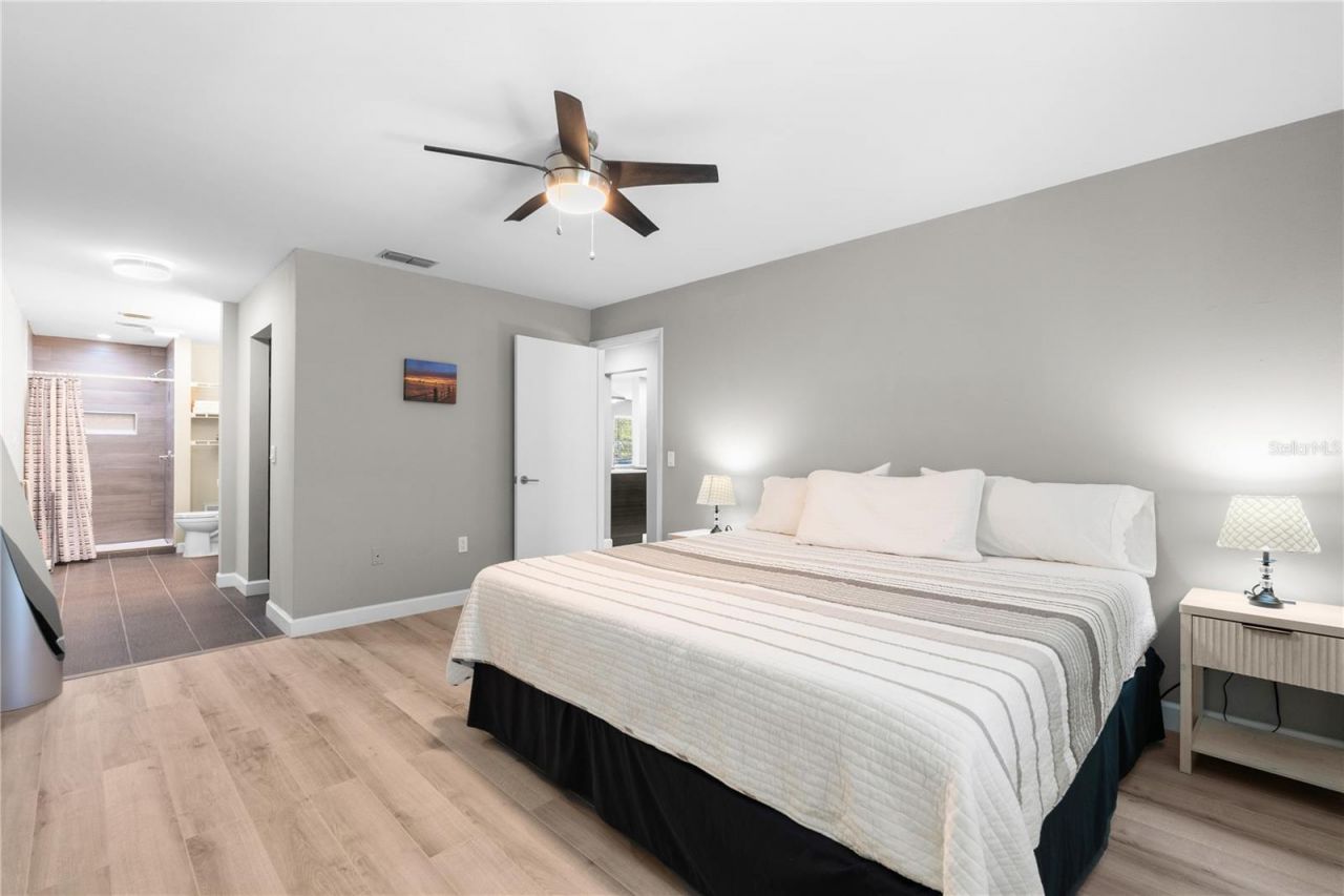 2746 Orchid Oaks Drive, Unit 301, Sarasota, FL 34239 Photo