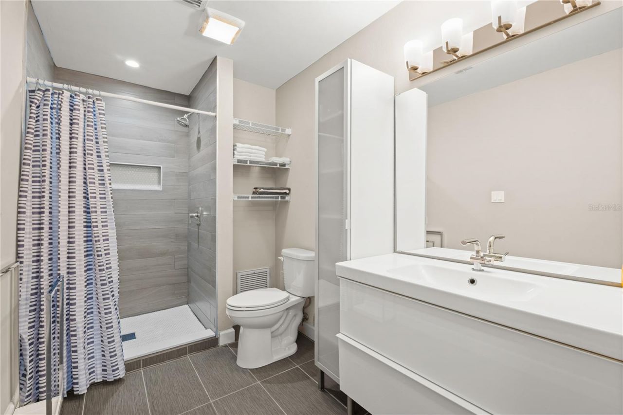 2746 Orchid Oaks Drive, Unit 301, Sarasota, FL 34239 Photo