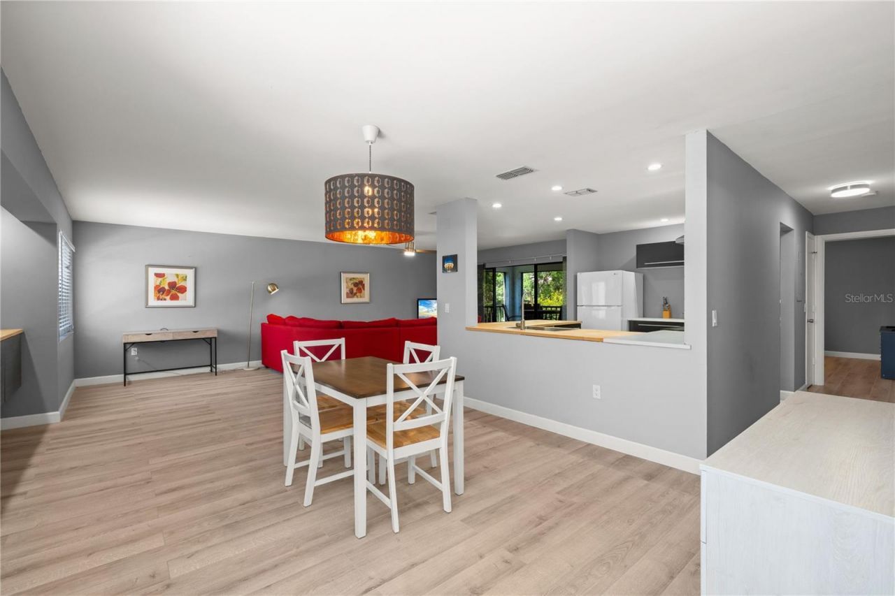 2746 Orchid Oaks Drive, Unit 301, Sarasota, FL 34239 Photo