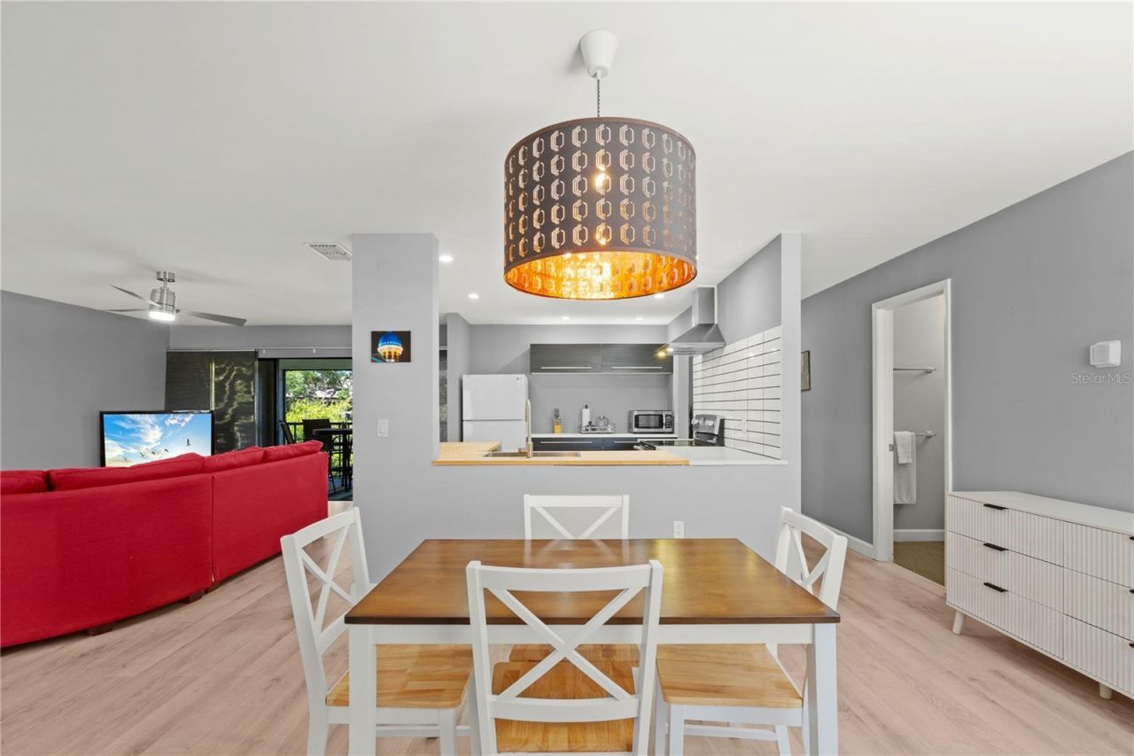 2746 Orchid Oaks Drive, Unit 301, Sarasota, FL 34239 Photo