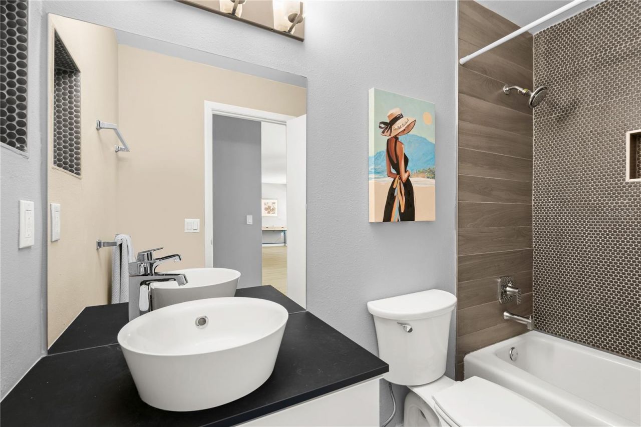 2746 Orchid Oaks Drive, Unit 301, Sarasota, FL 34239 Photo
