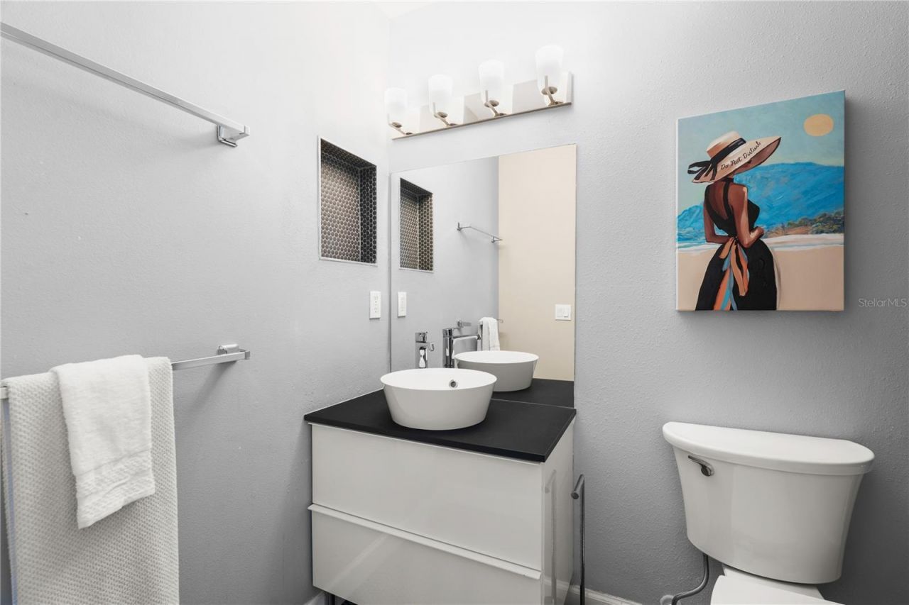 2746 Orchid Oaks Drive, Unit 301, Sarasota, FL 34239 Photo