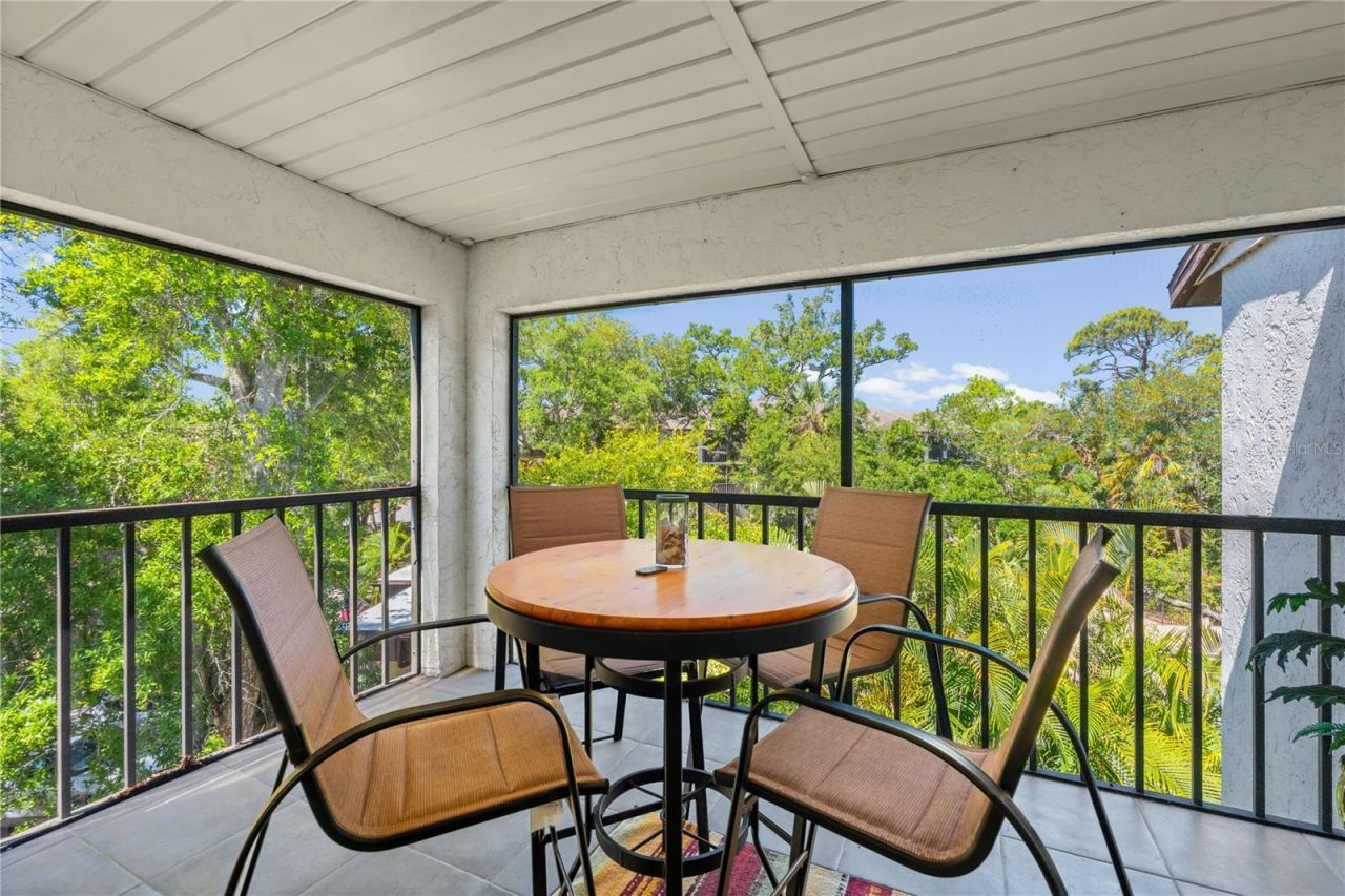 2746 Orchid Oaks Drive, Unit 301, Sarasota, FL 34239 Photo
