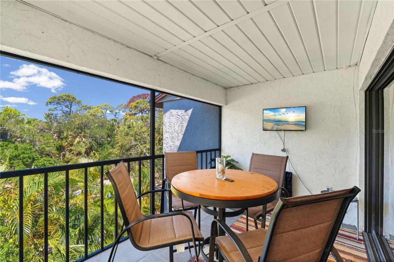 2746 Orchid Oaks Drive, Unit 301, Sarasota, FL 34239 Photo