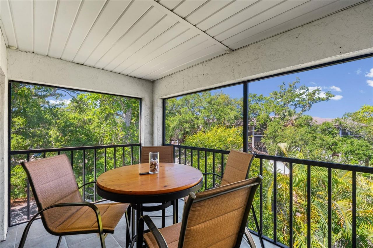 2746 Orchid Oaks Drive, Unit 301, Sarasota, FL 34239 Photo