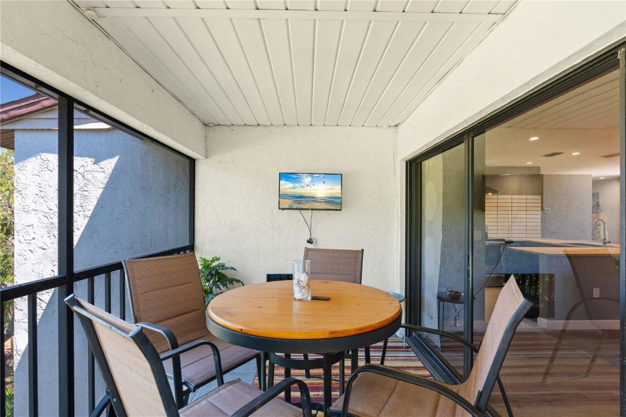 2746 Orchid Oaks Drive, Unit 301, Sarasota, FL 34239 Photo