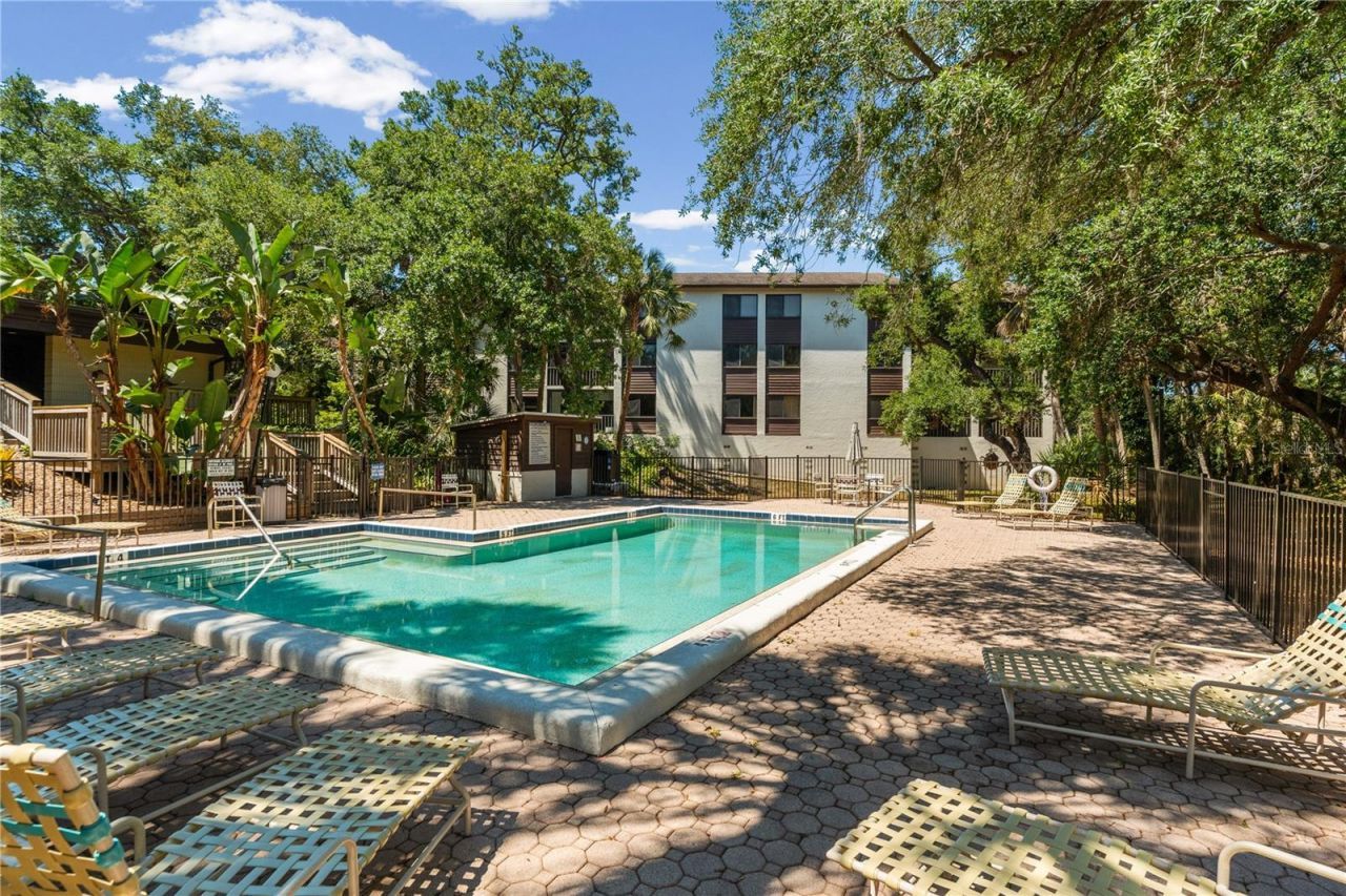 2746 Orchid Oaks Drive, Unit 301, Sarasota, FL 34239 Photo