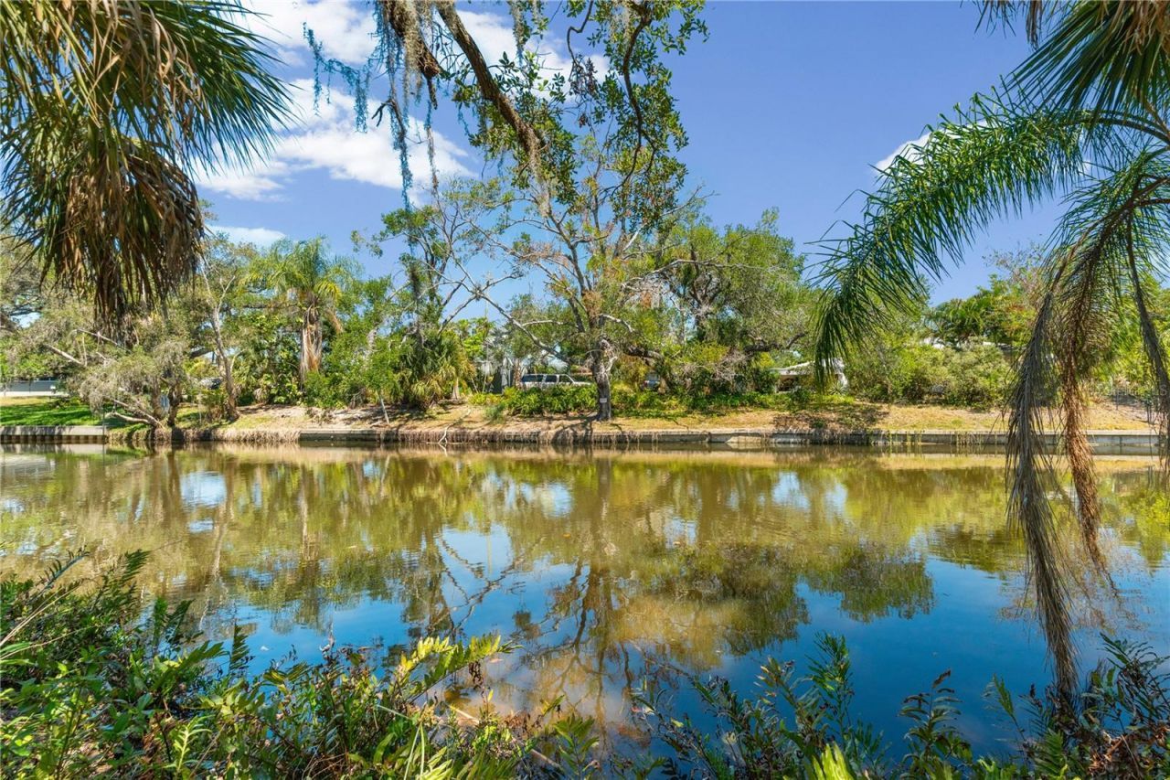 2746 Orchid Oaks Drive, Unit 301, Sarasota, FL 34239 Photo