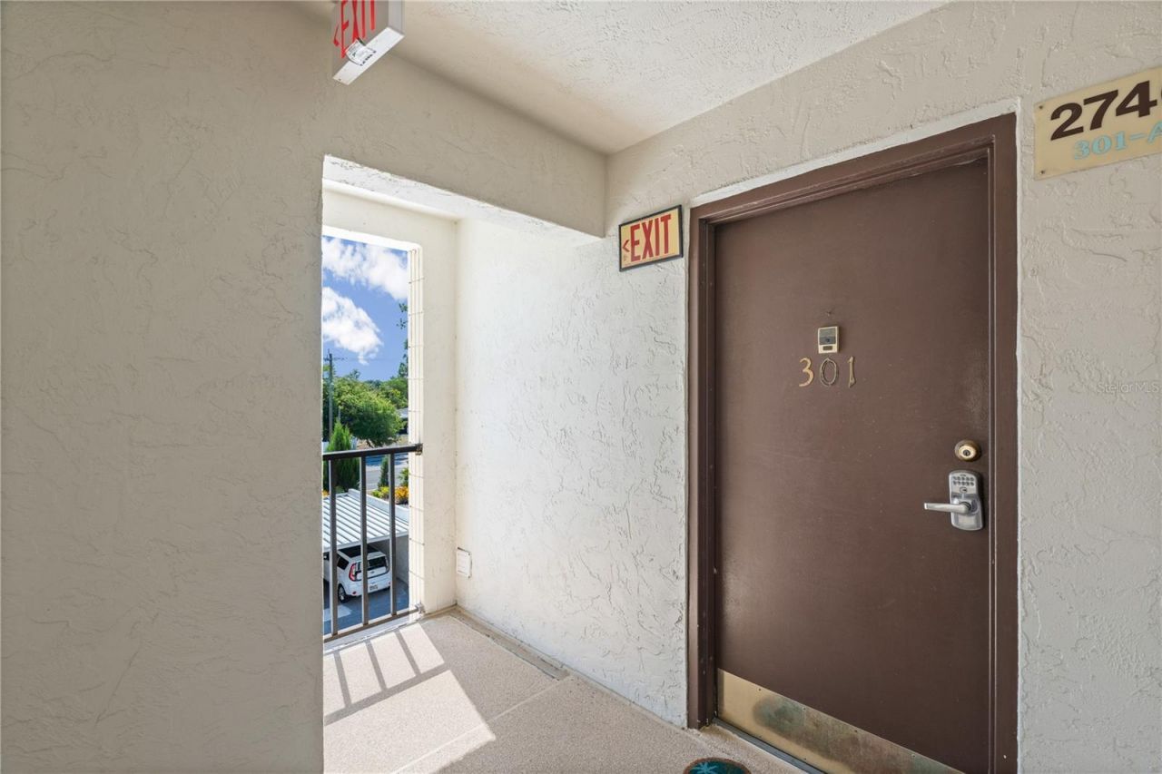 2746 Orchid Oaks Drive, Unit 301, Sarasota, FL 34239 Photo