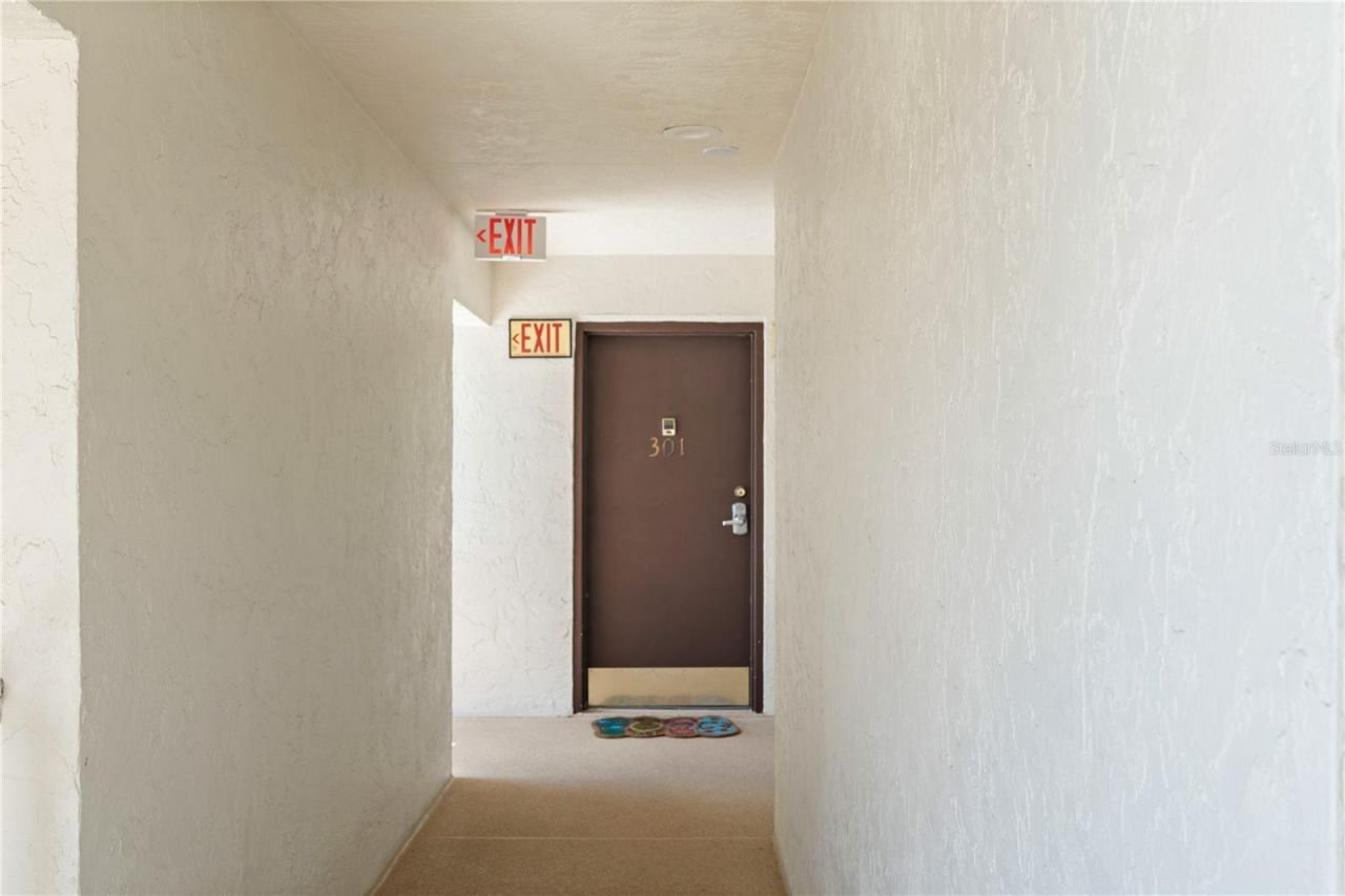 2746 Orchid Oaks Drive, Unit 301, Sarasota, FL 34239 Photo