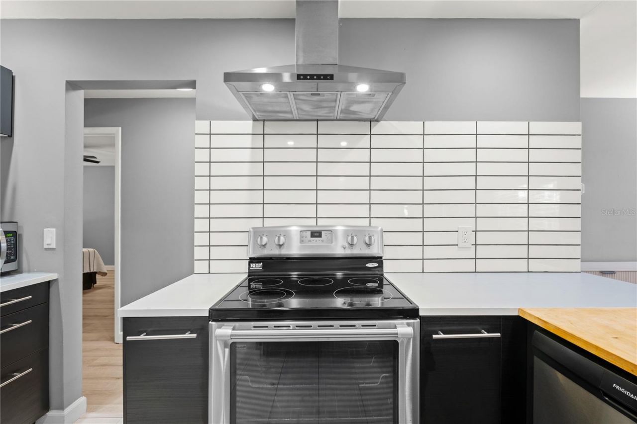 2746 Orchid Oaks Drive, Unit 301, Sarasota, FL 34239 Photo