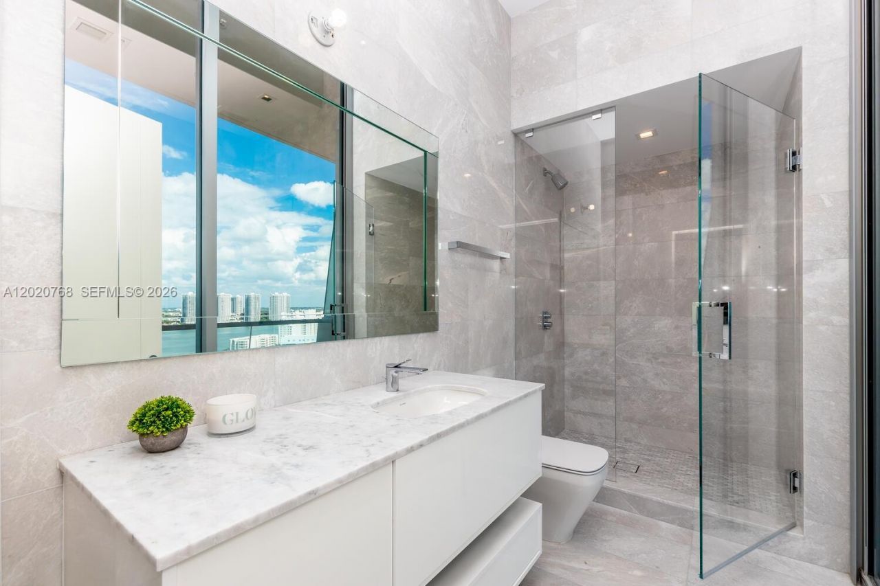 18501 E Collins, Unit 1503, Sunny Isles Beach, FL 33160 Photo