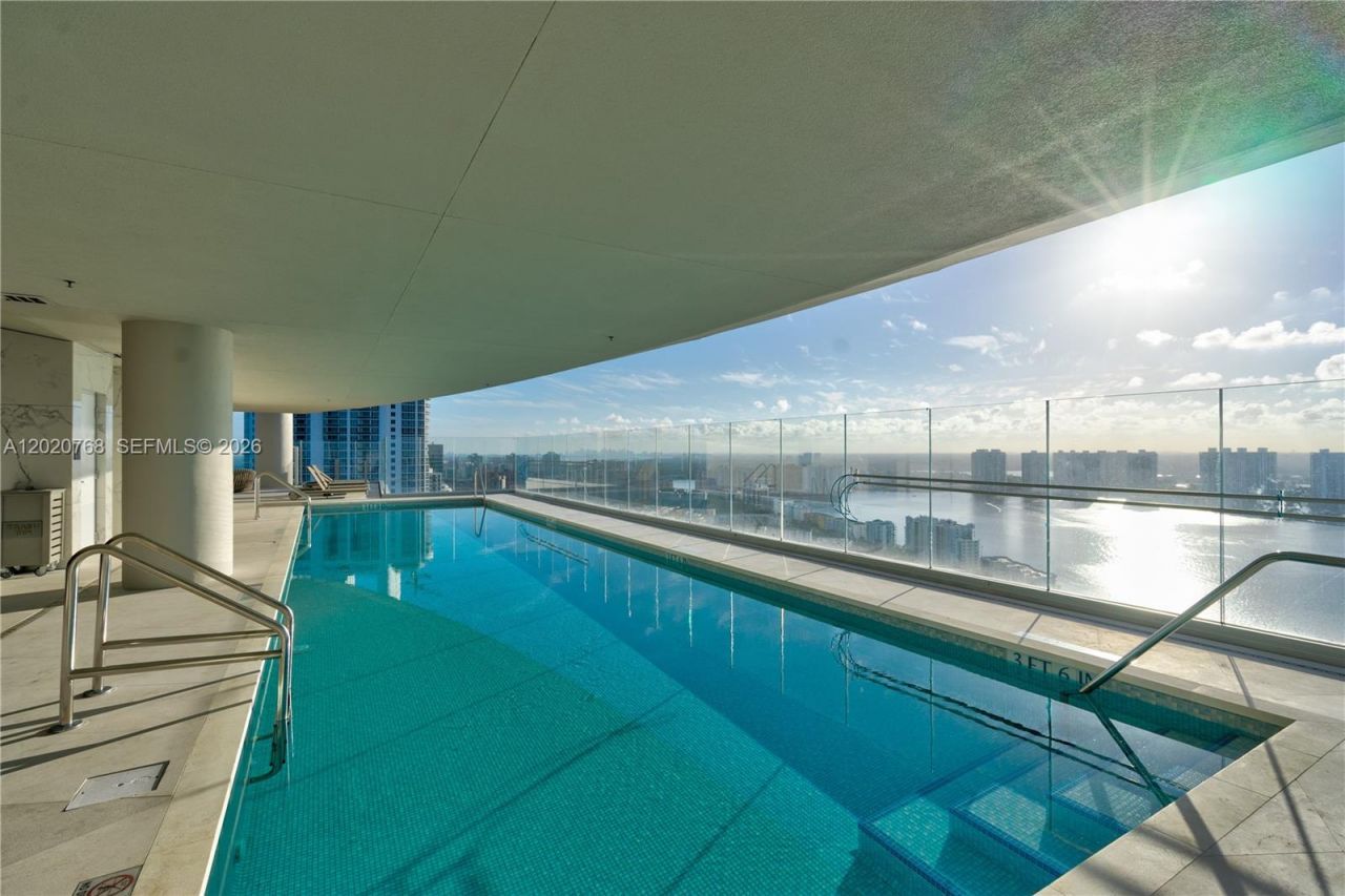 18501 E Collins, Unit 1503, Sunny Isles Beach, FL 33160 Photo
