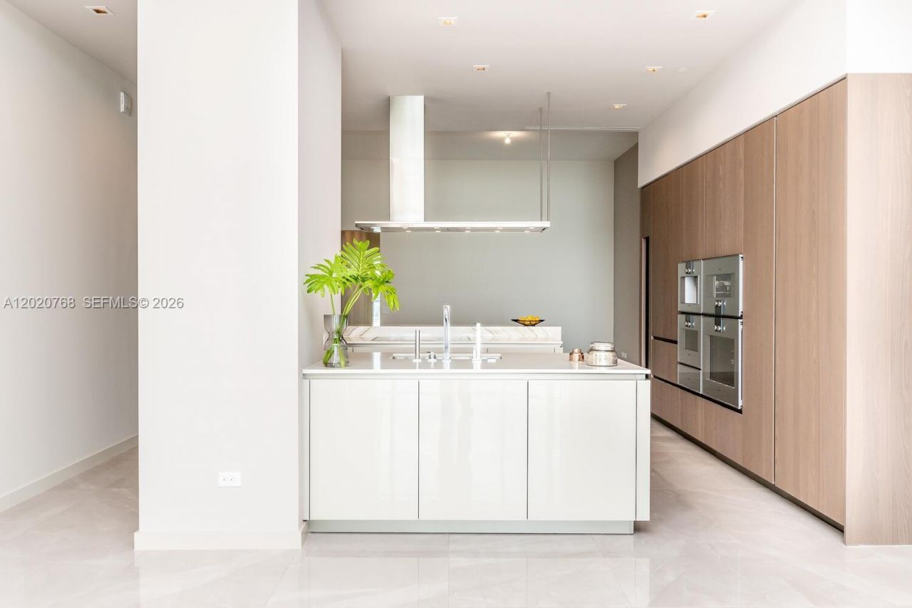 18501 E Collins, Unit 1503, Sunny Isles Beach, FL 33160 Photo