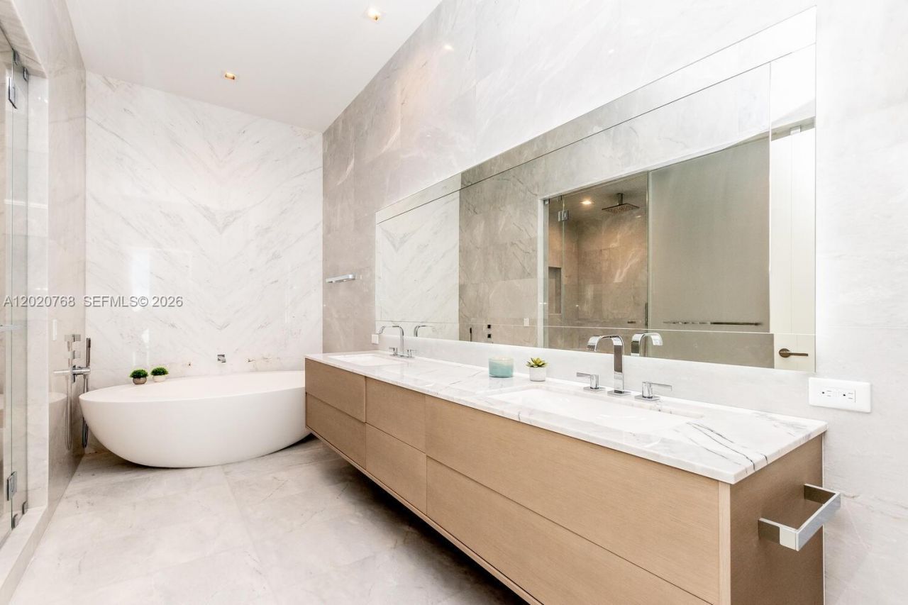 18501 E Collins, Unit 1503, Sunny Isles Beach, FL 33160 Photo