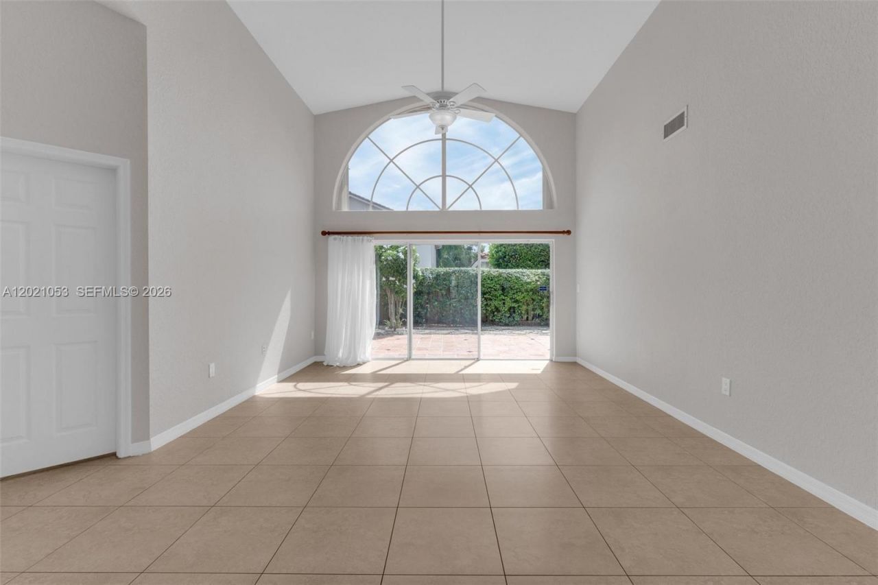 10635 NW 54th St , Doral, FL 33178 Photo