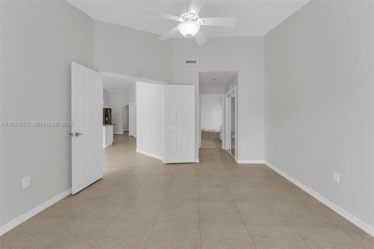 10635 NW 54th St , Doral, FL 33178 Photo