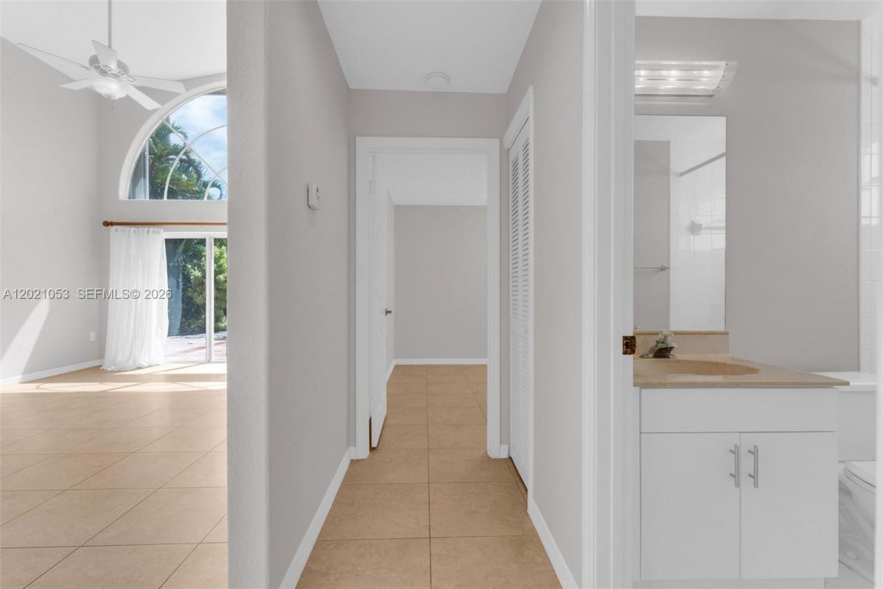 10635 NW 54th St , Doral, FL 33178 Photo