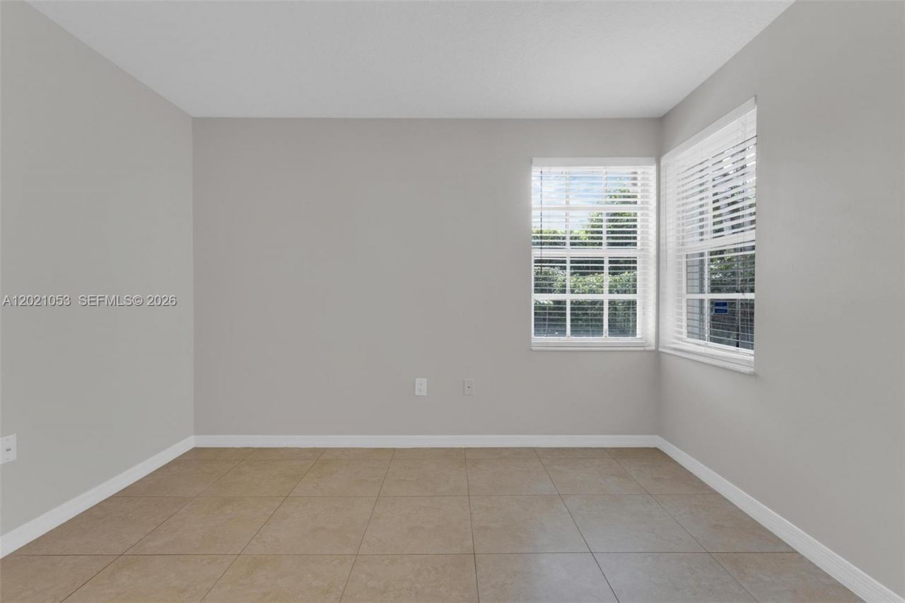 10635 NW 54th St , Doral, FL 33178 Photo