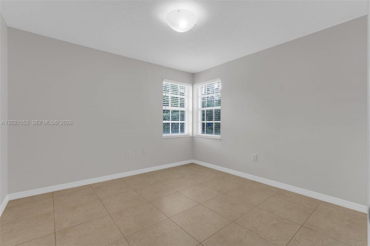 10635 NW 54th St , Doral, FL 33178 Photo