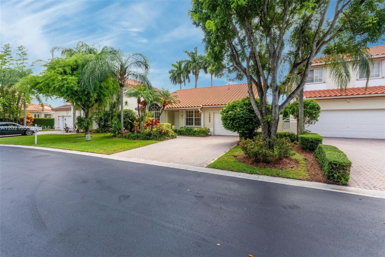 10635 NW 54th St , Doral, FL 33178 Photo