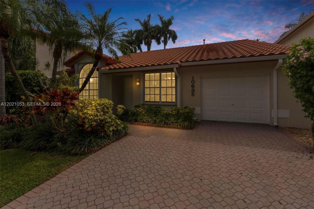 10635 NW 54th St , Doral, FL 33178 Photo