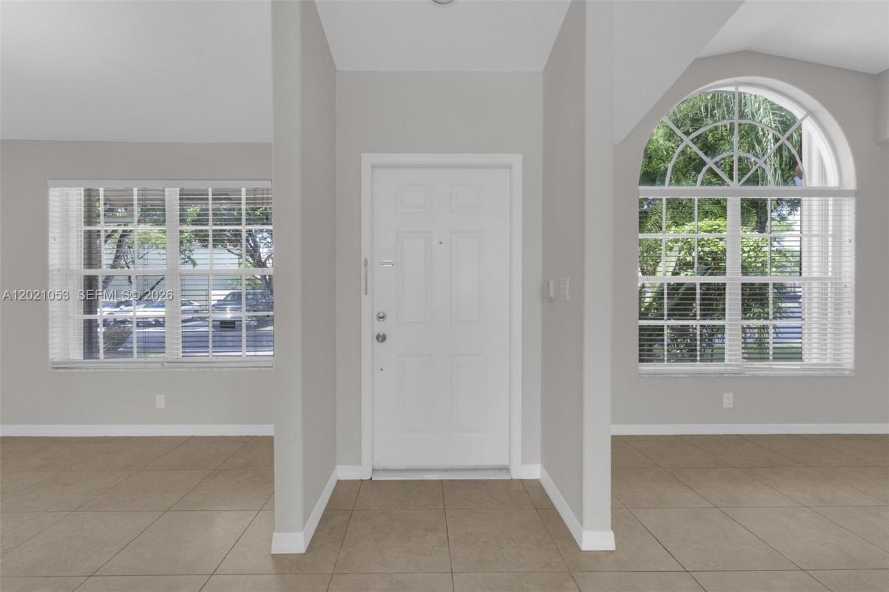 10635 NW 54th St , Doral, FL 33178 Photo