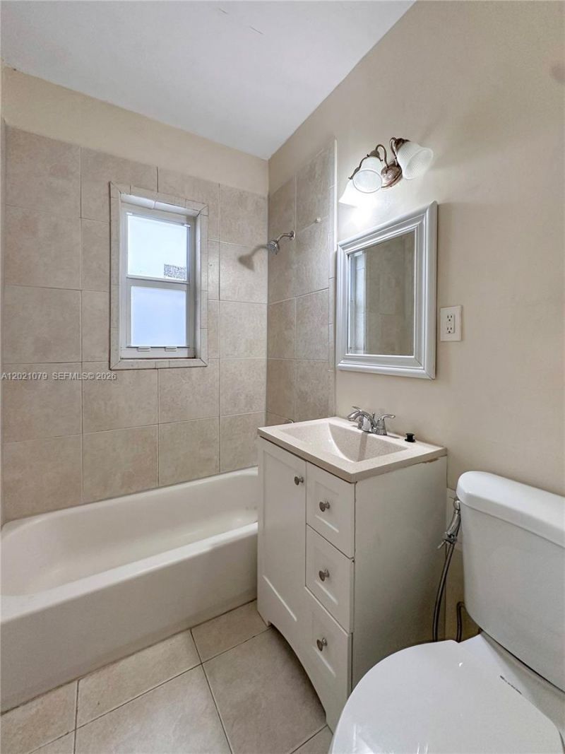 965 Bay Dr , Unit 8, Miami Beach, FL 33141 Photo