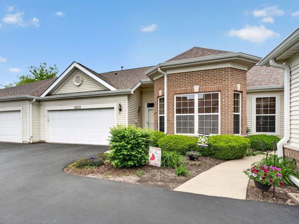 21533 Papoose Lake Court , Crest Hill, IL 60403