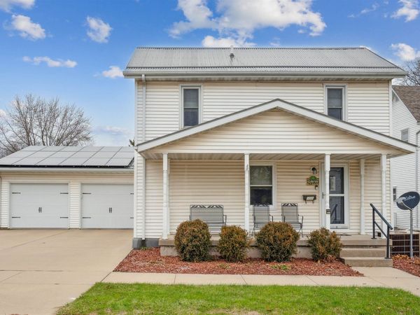 616 W 1st Avenue, Cascade, IA 52033