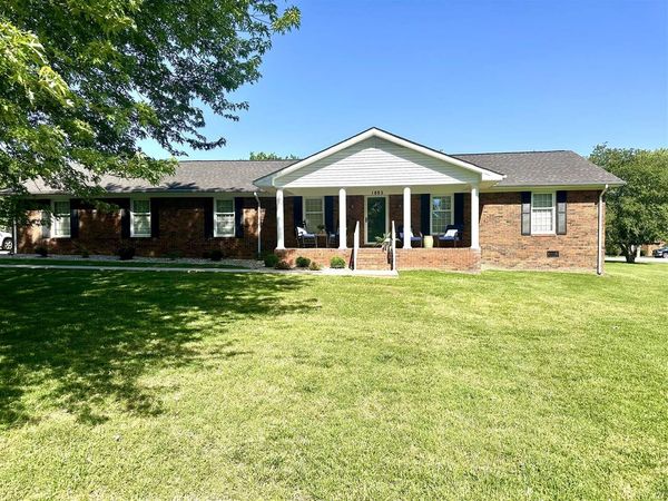 1882 Lakeshore Drive , Madisonville, KY 42431