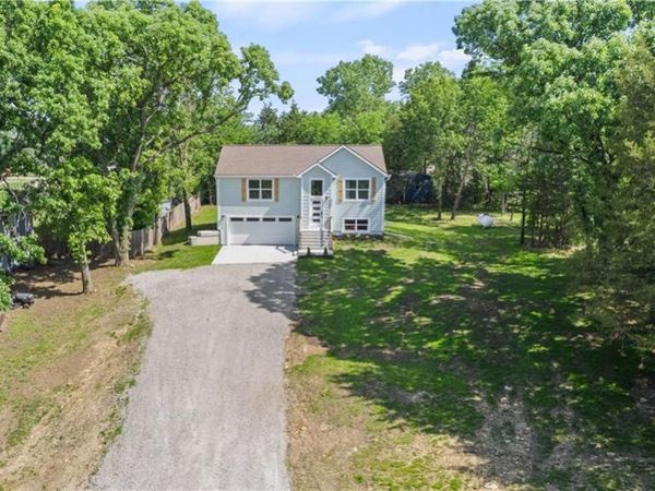 5037 Comanche Lane, McLouth, KS 66054