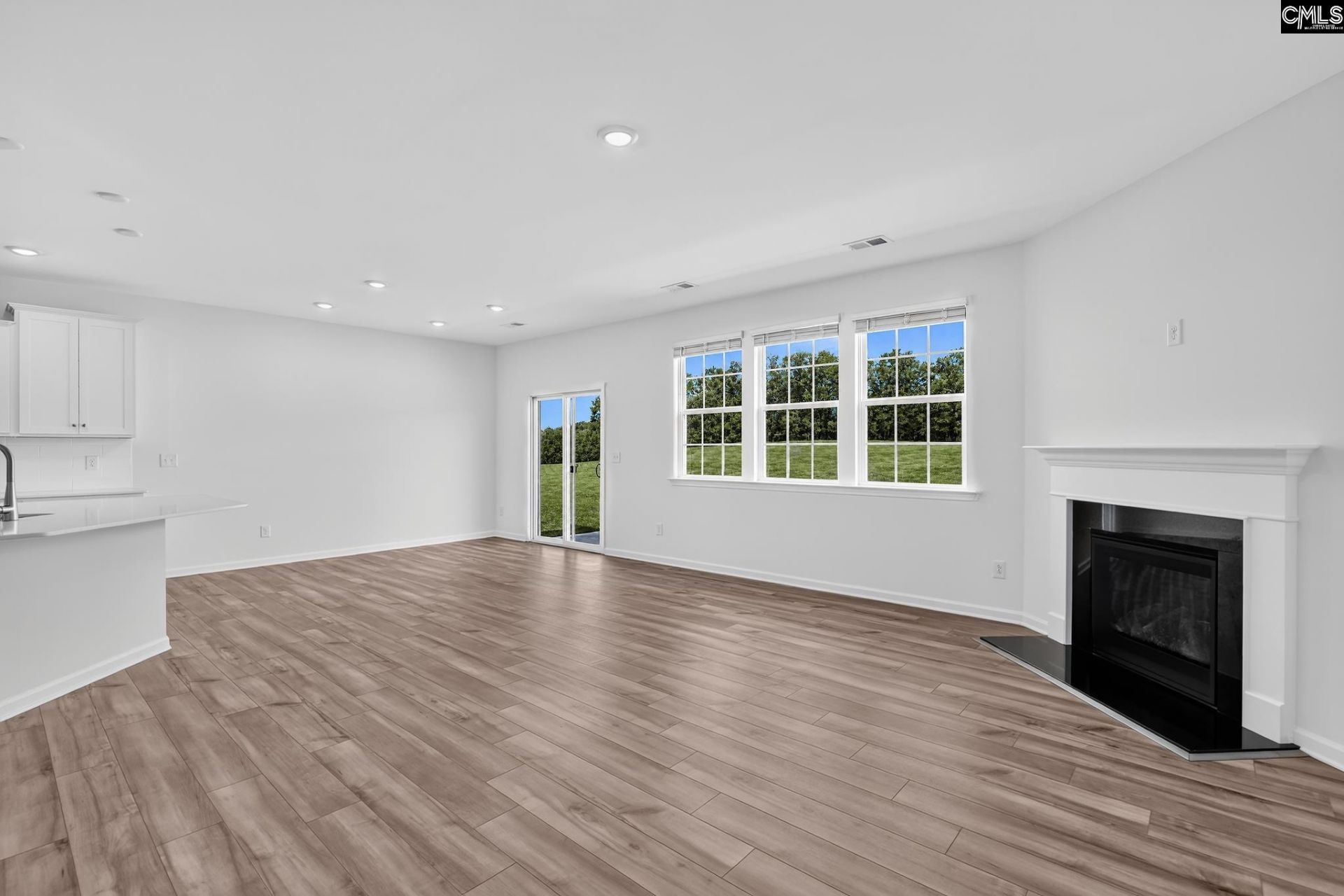 246 Foxglade Drive Photo 11