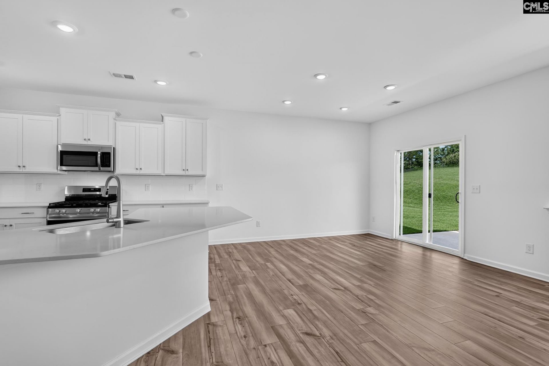 246 Foxglade Drive Photo 14