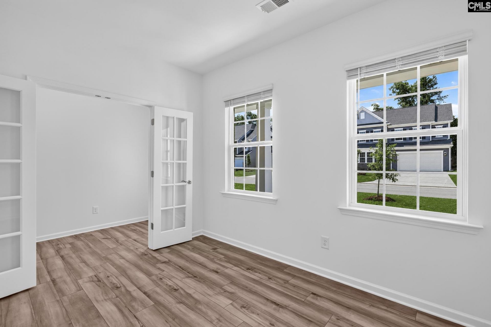246 Foxglade Drive Photo 5